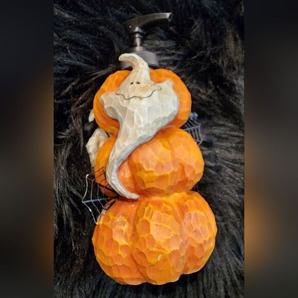 Pumpkin Soap or Lotion Dispenser & Hand Towel - Picture 10 of 15